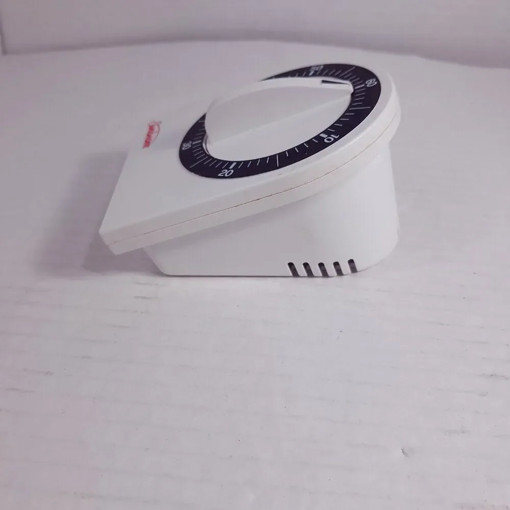 Sunbeam 60 minute kitchen egg timer‎ mechanical white plastic 90353 black dial